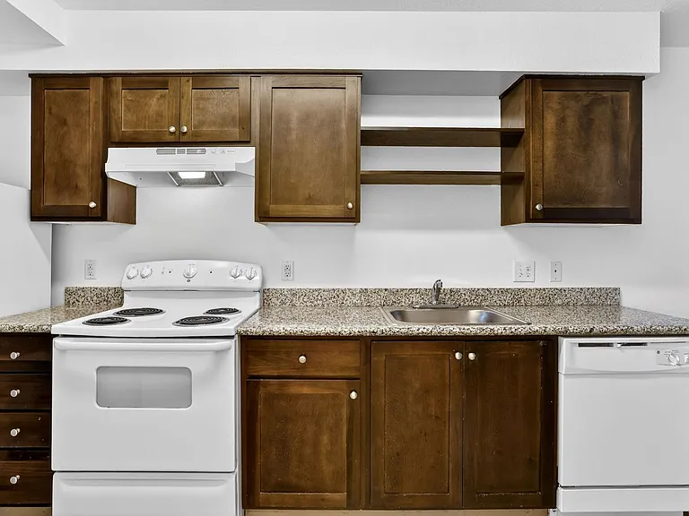 117-121 SE 125th Ave #151 — Photo 5