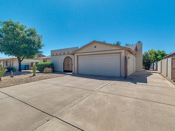 3rd image of 4049 E Ludlow Dr