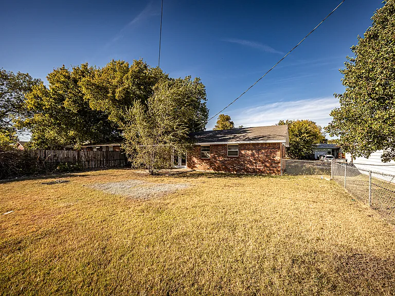 305 NE Angus St — Photo 22