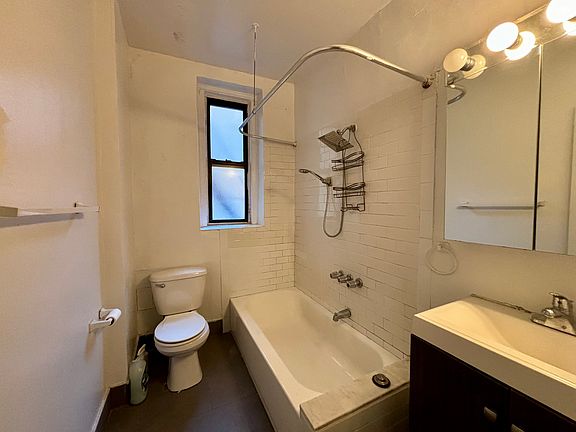 4th image of 86 Fort Washington Ave APT 1I