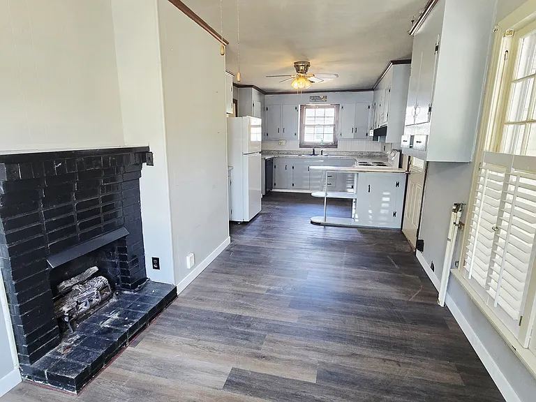 303 4th St NE — Photo 9