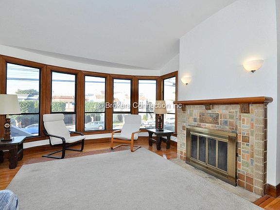 3rd image of 2725 Ulloa St