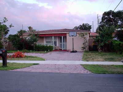 100 NW 54th St, Oakland Park, FL, 33309
