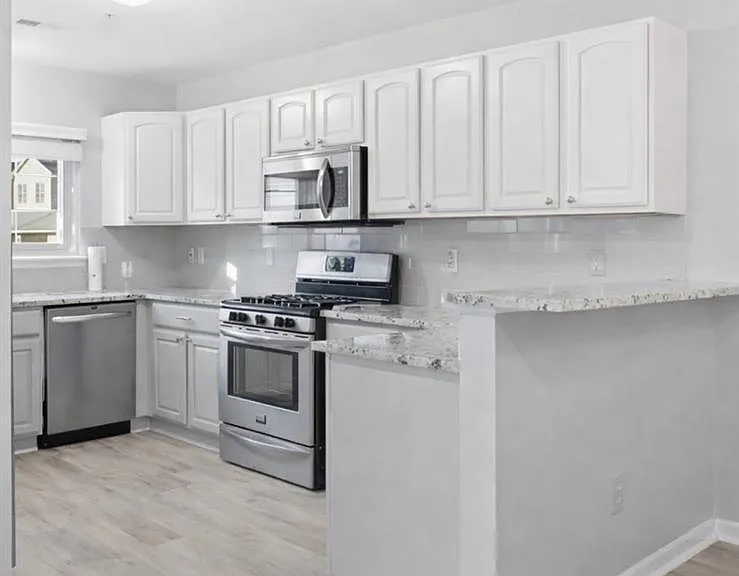 16878 Farmington Rd — Photo 7