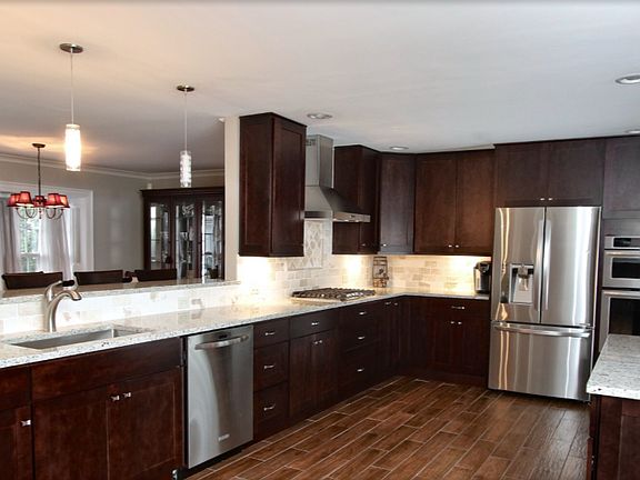 kitchen photo is of model unit. This unit will have same ca