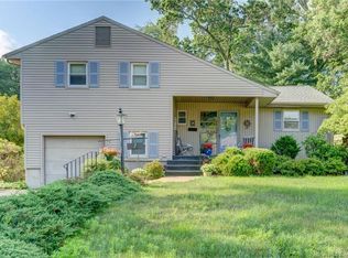 7 Carlyle Rd, West Hartford, CT 06117