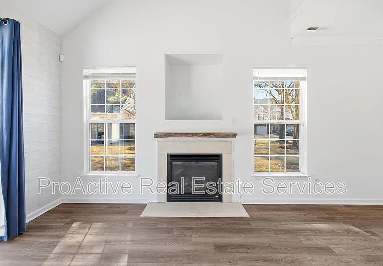 2021 Livingston St — Photo 17