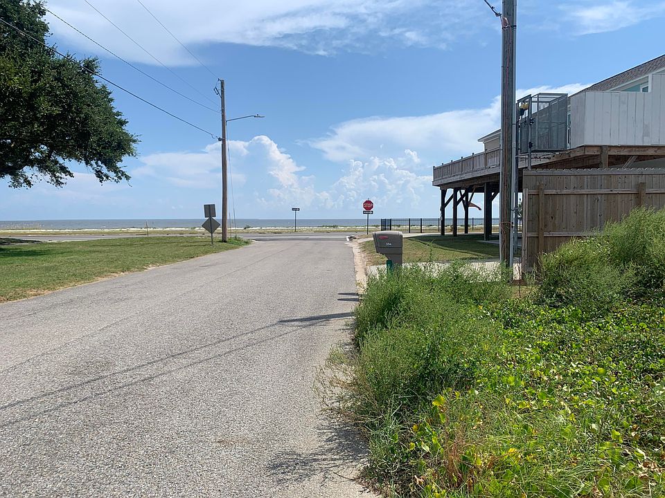 1st image of 646 W Beach Blvd