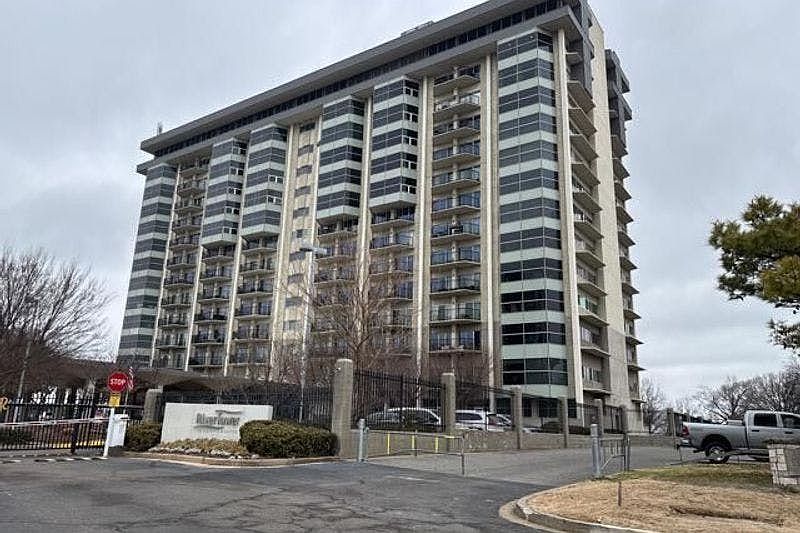 1st image of 655 S Riverside Dr APT 1108