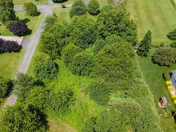 3rd image of Old Maple Dr #180-185