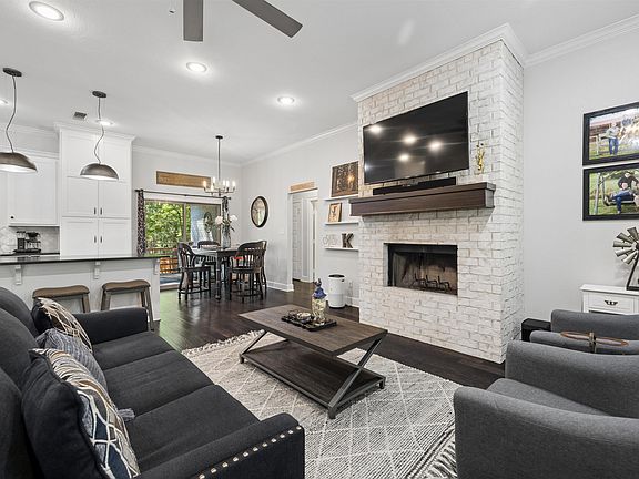 3rd image of 17984 Oakridge Ln