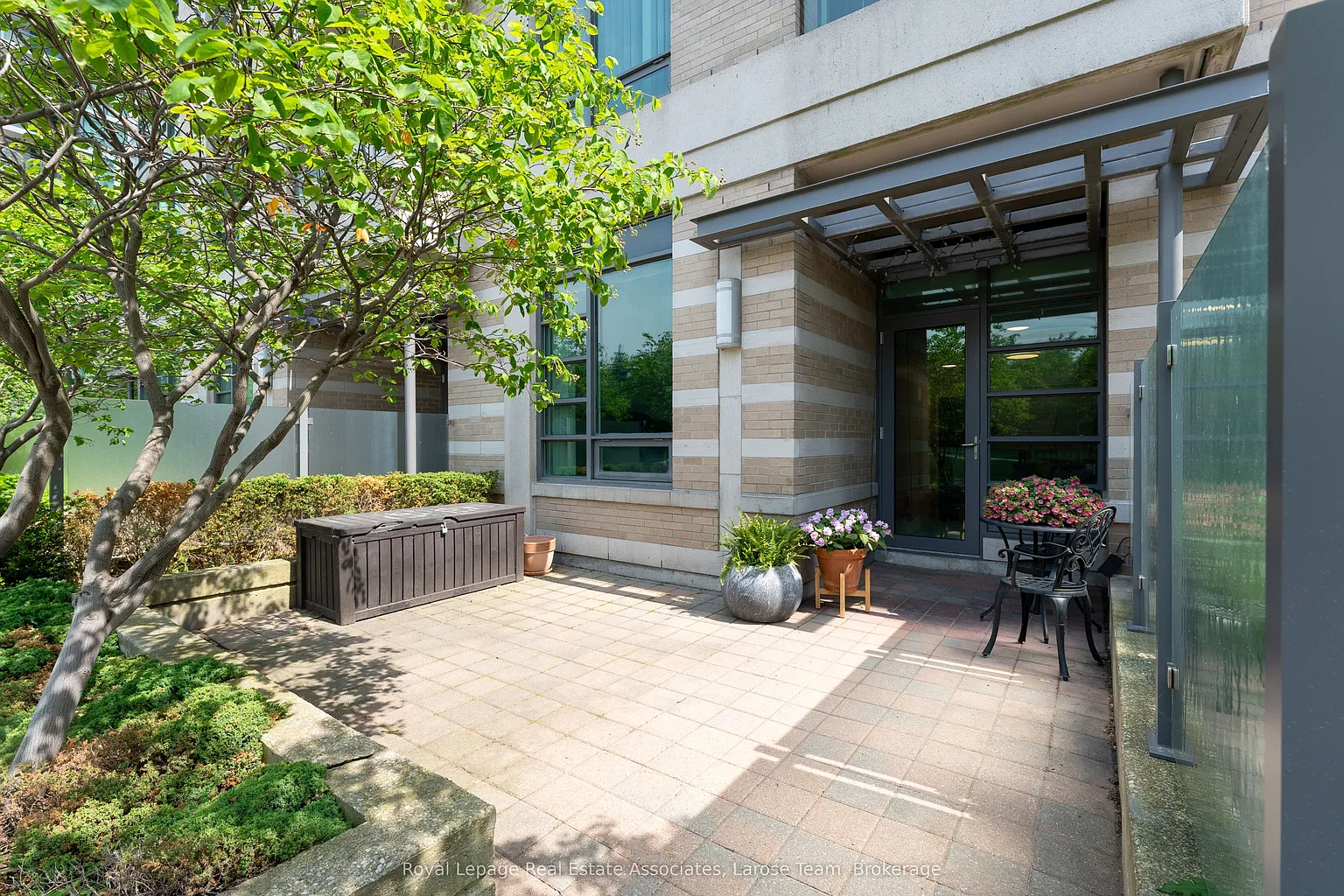 225 Sherway Gardens Rd #102 photo 1