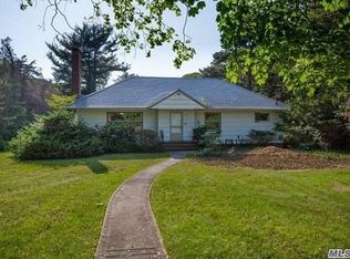 10 Oak Rd, Setauket, NY 11733