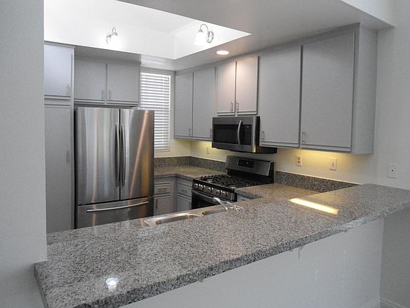 5th image of 3160 Puesta Del Sol Ct Unit 202