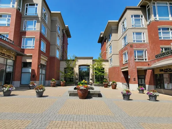 2970 King George Blvd #217, Surrey, BC V4P 0E6