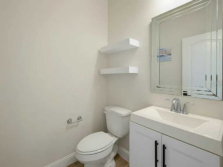 2125 Olivereta Dr — Photo 12