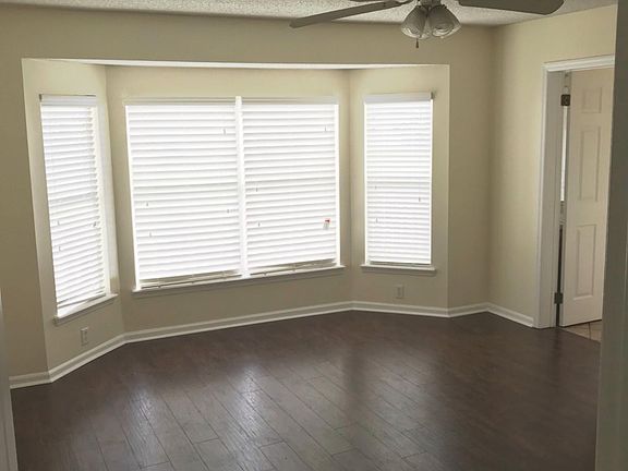 5th image of 816 Lake Crescent Ct