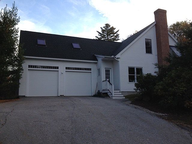 Two gar garage and entryway 
