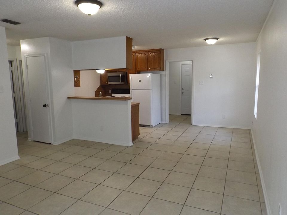 1st image of 15942 Shoshone Dr
