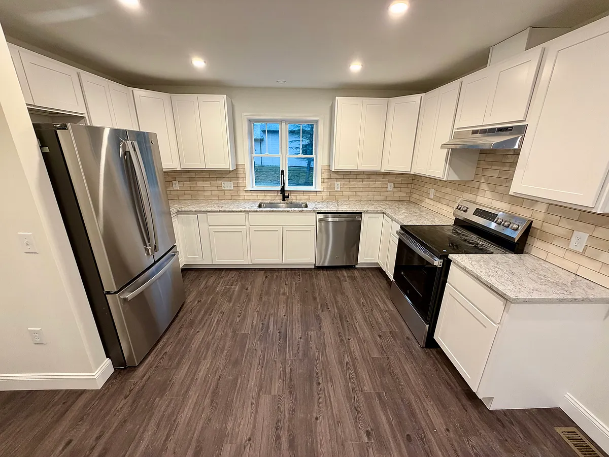Building Photo - 115-117 Oak St #115