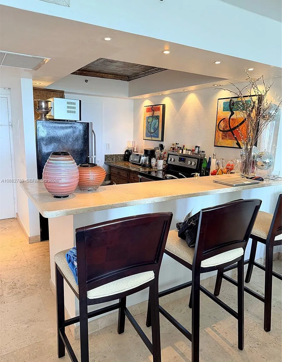The Decoplage Condo — Photo 4