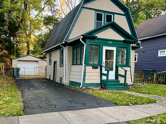 5th image of 423 Cottage St