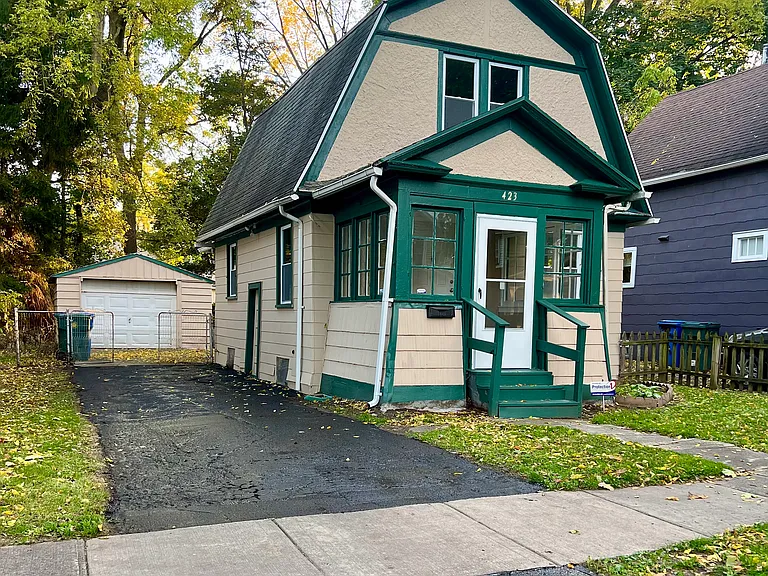 423 Cottage St — Photo 5
