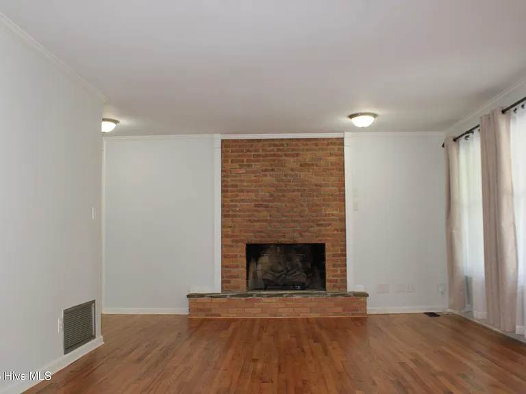 916 Stanton Dr — Photo 9