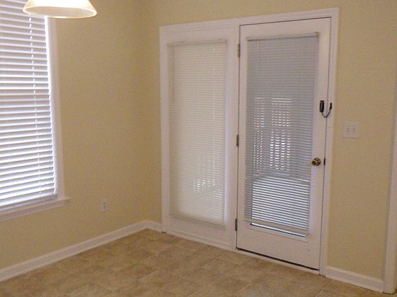 4th image of 300 Stansbury Ln