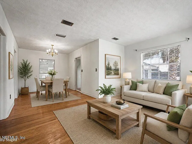 4252 Pinewood Ave — Photo 2