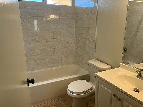 4th image of 8520-1 Cedros Ave #310