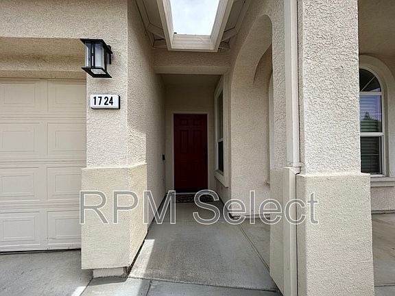 3rd image of 1724 Magenta Dr