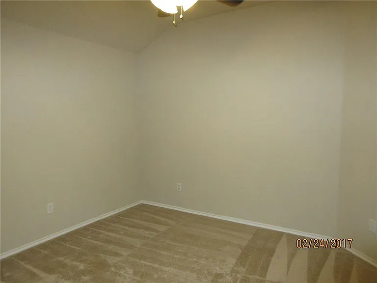 1110 Lubbock Ln — Photo 22