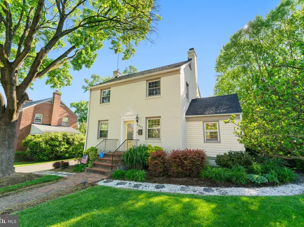 2401 N George Mason Dr, Arlington, VA 22207