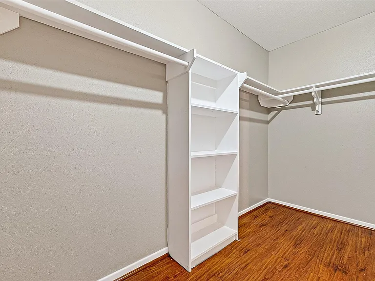13847 Cherry Hollow Ln — Photo 33