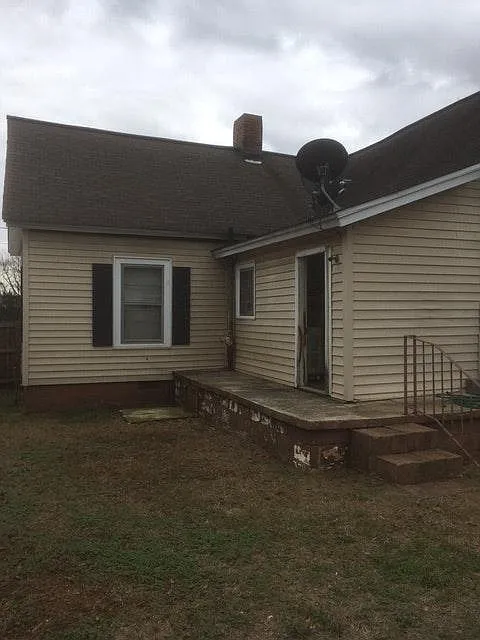 3 bed, 1229 sqft, $1,700 — Photo 4