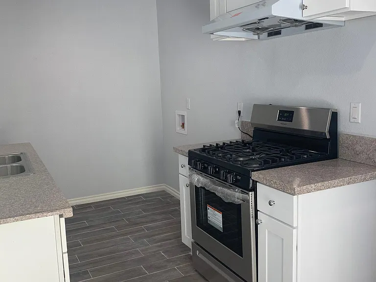 423 N Chandler Ave #C — Photo 2