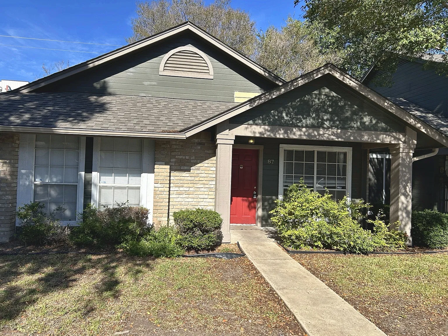 3 bed, 967 sqft, $1,695 — Photo 1
