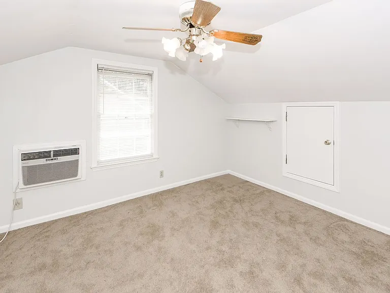 305 Chessington Cir — Photo 20