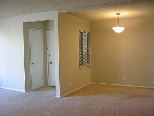 5th image of 505 S Barrington Ave APT 6