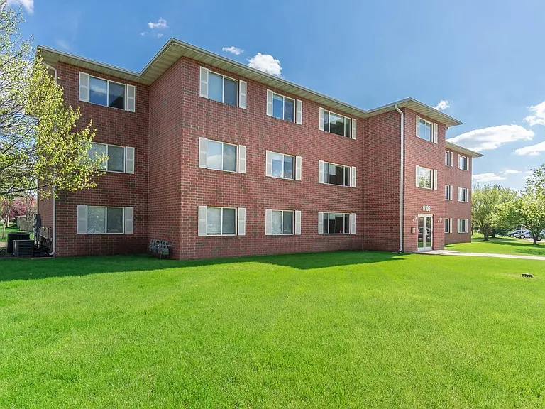 Campus Court Condos — Photo 10