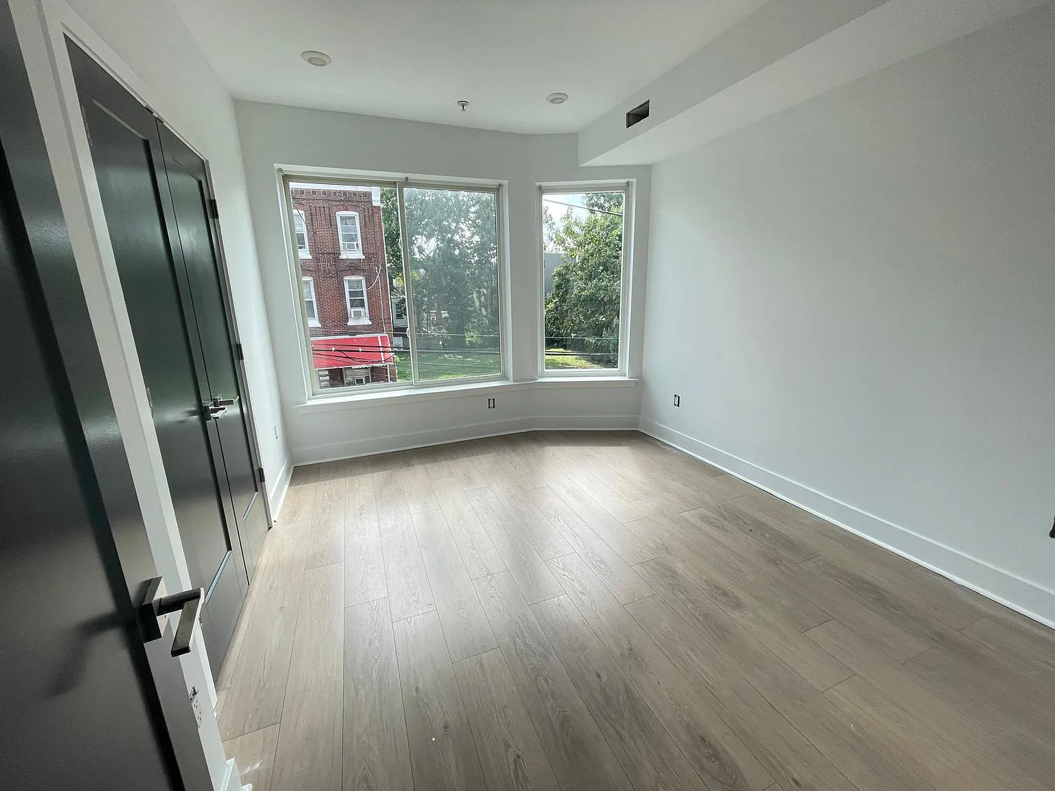 2 bed, 1200 sqft, $1,650 — Photo 4