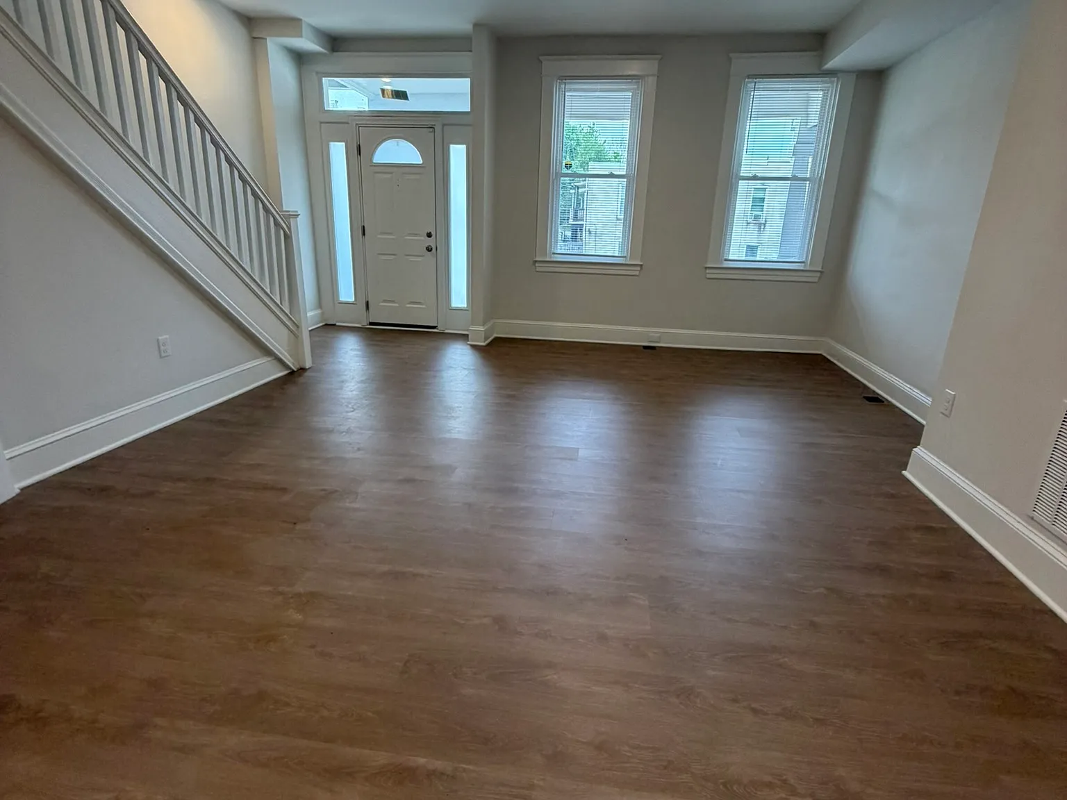 3 bed, $1,800 — Photo 2