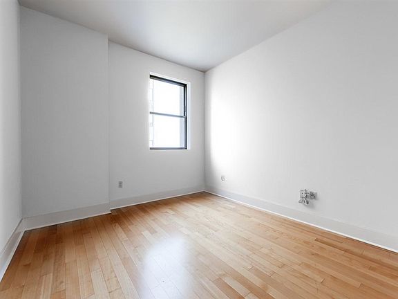 3rd image of 4 Beacon Way #91O