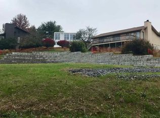 4 Cedarwood Dr, Morgantown, WV 26505