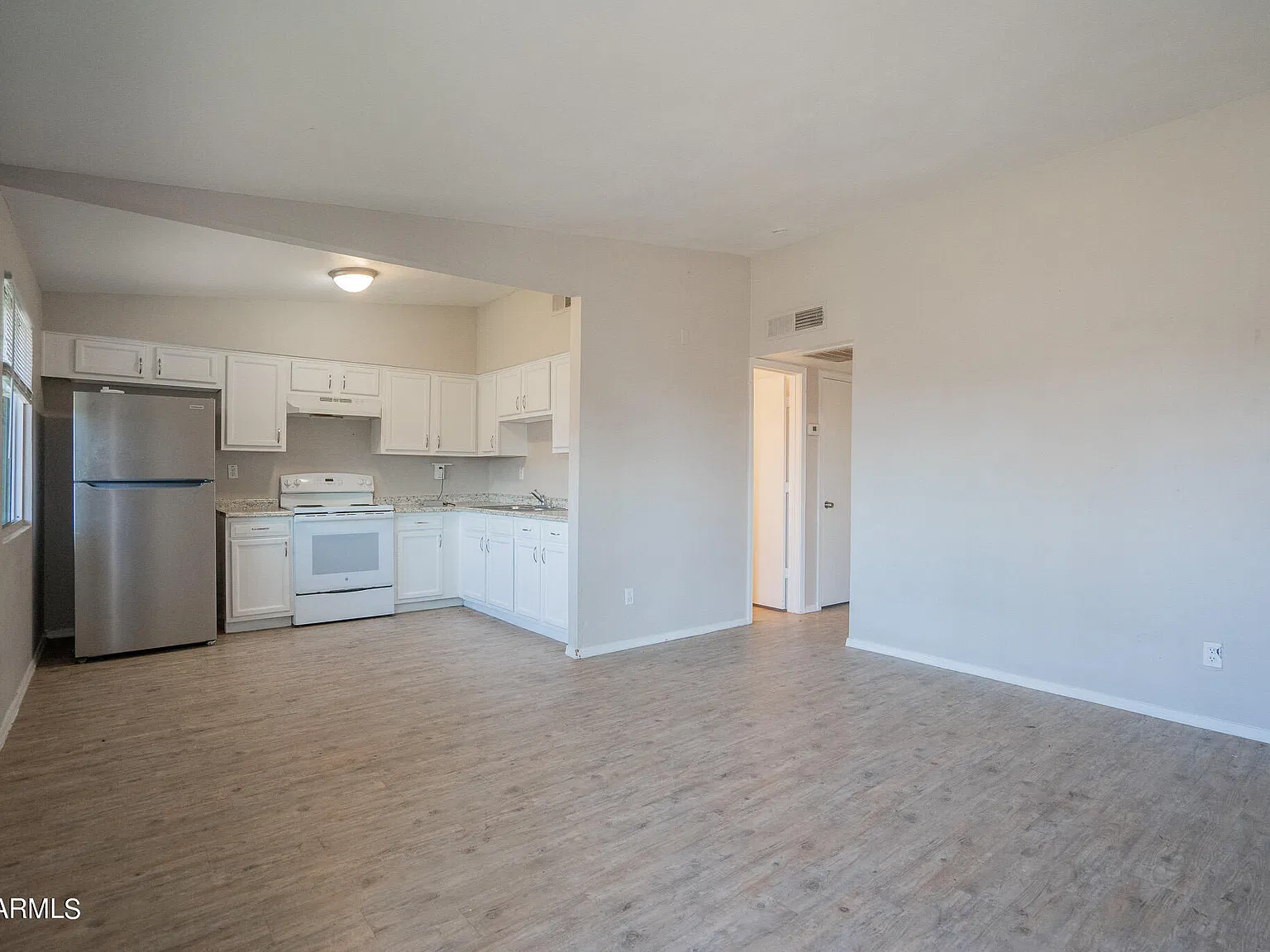 2 bed, 1.0 bath, 708 sqft, $995 — Photo 3