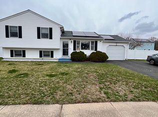 7 Joseph Ln, Hamden, CT 06514