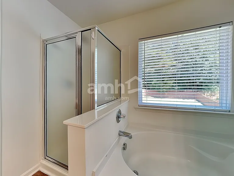 35 Border Ave — Photo 13