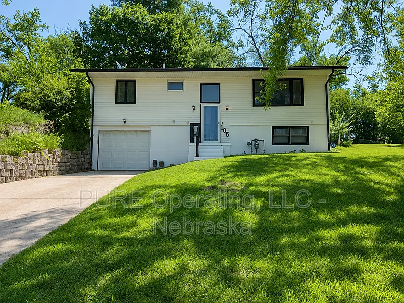 3 bed, 1.5 bath, 1410 sqft, $1,600 — Photo 1