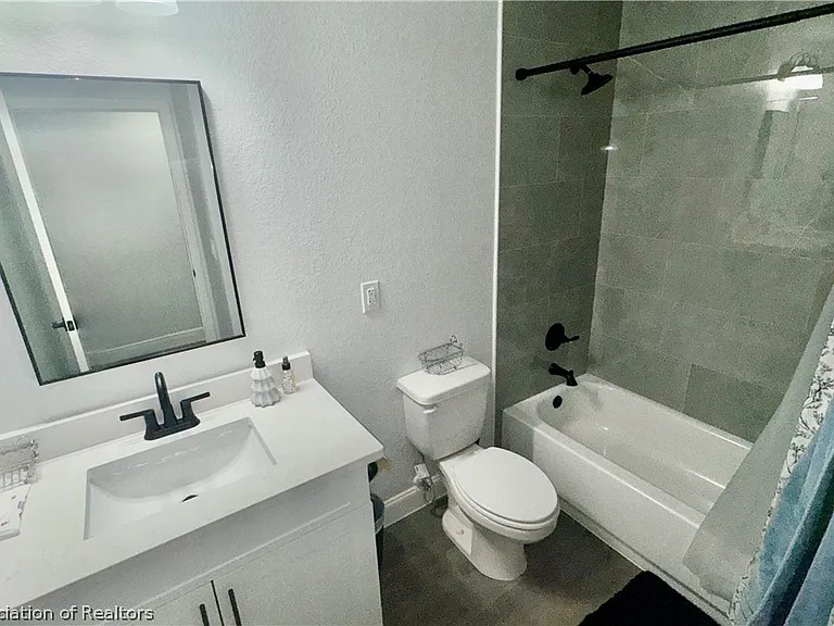 7000 Schumacher Rd — Photo 15